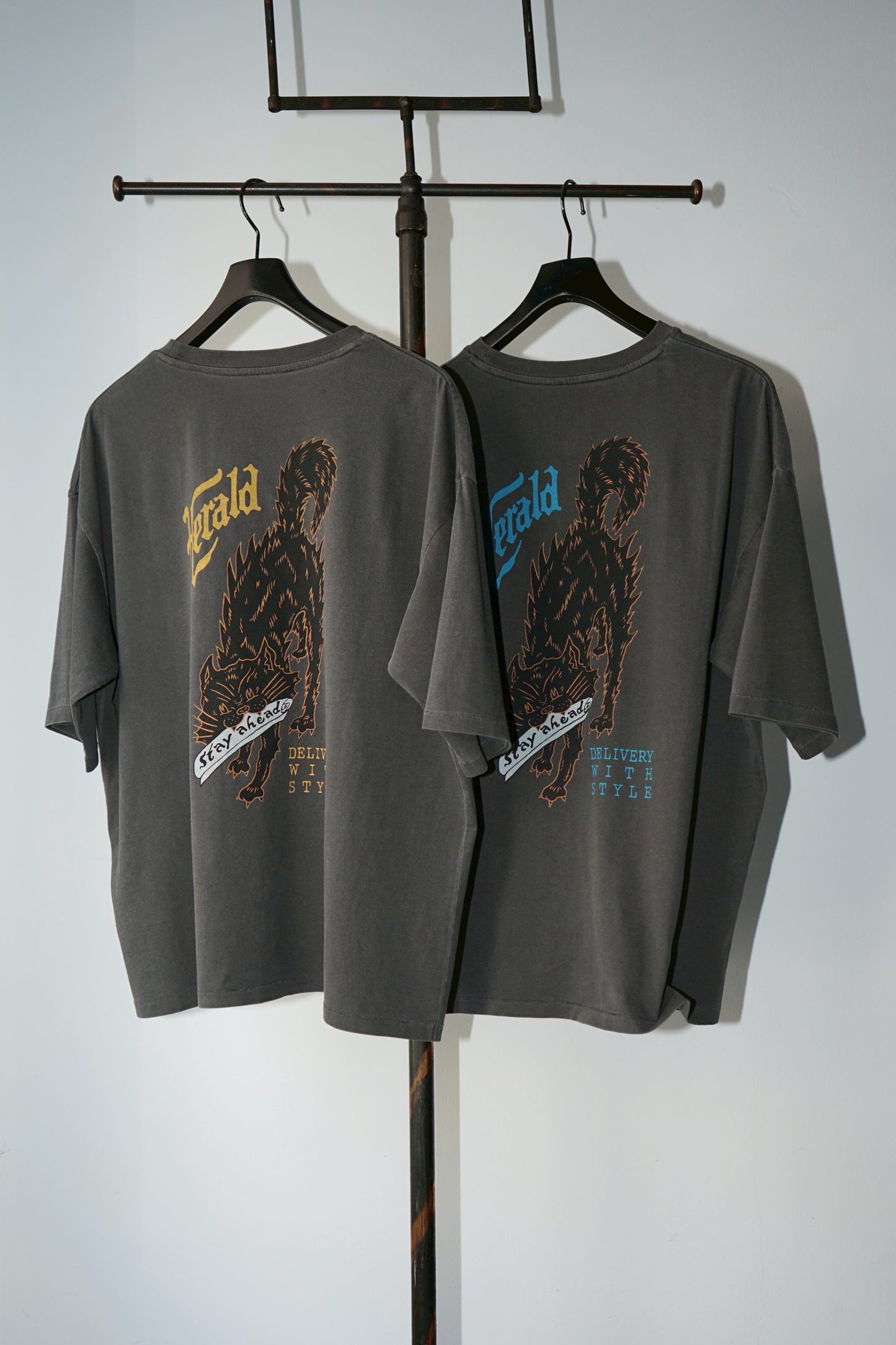 BLACK CATS POCKET TEE Herald × NUTS ART WORKS