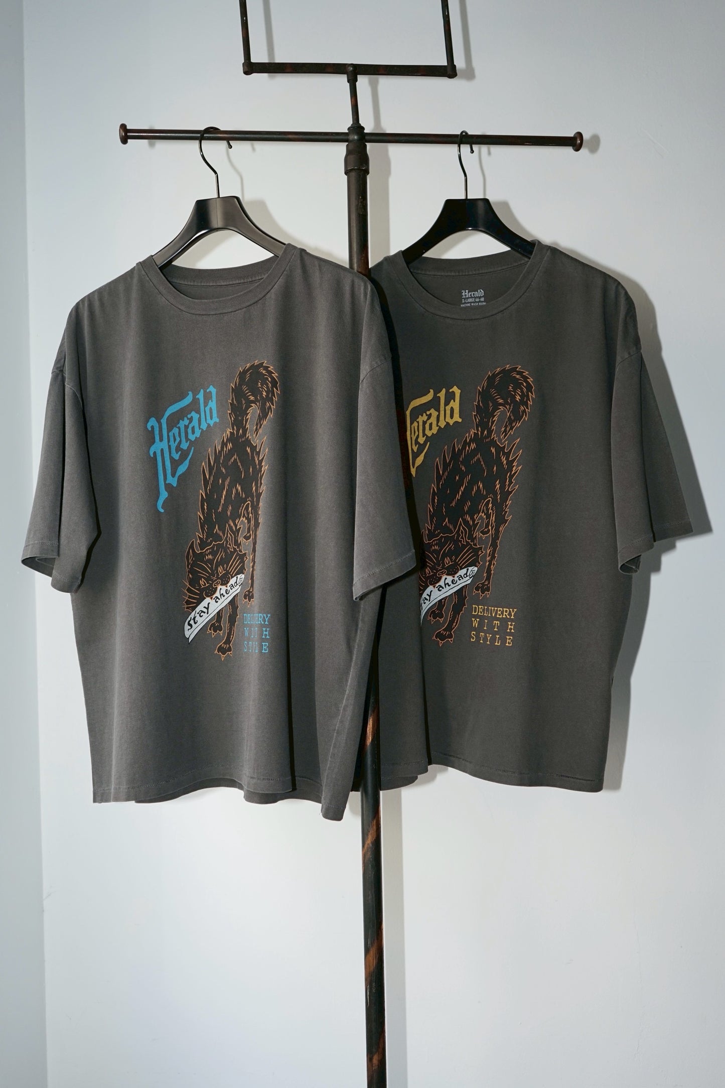 BLACK CATS TEE Herald × NUTS ART WORKS