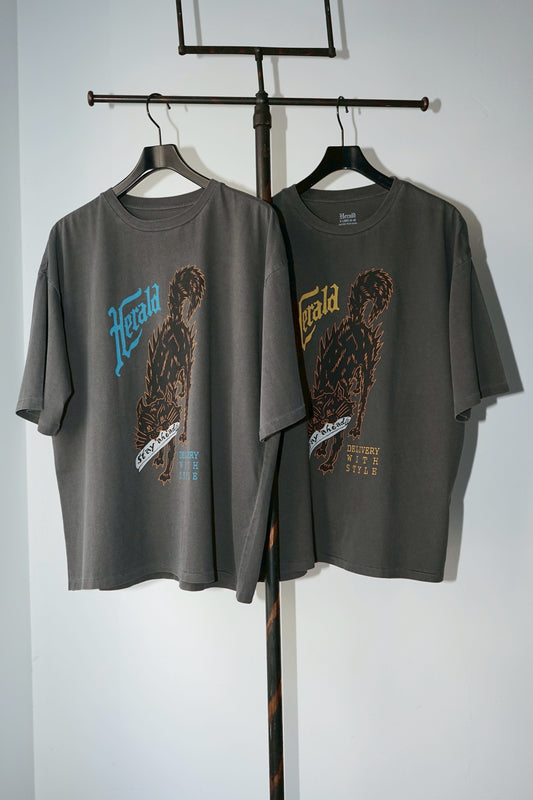 BLACK CATS TEE Herald × NUTS ART WORKS