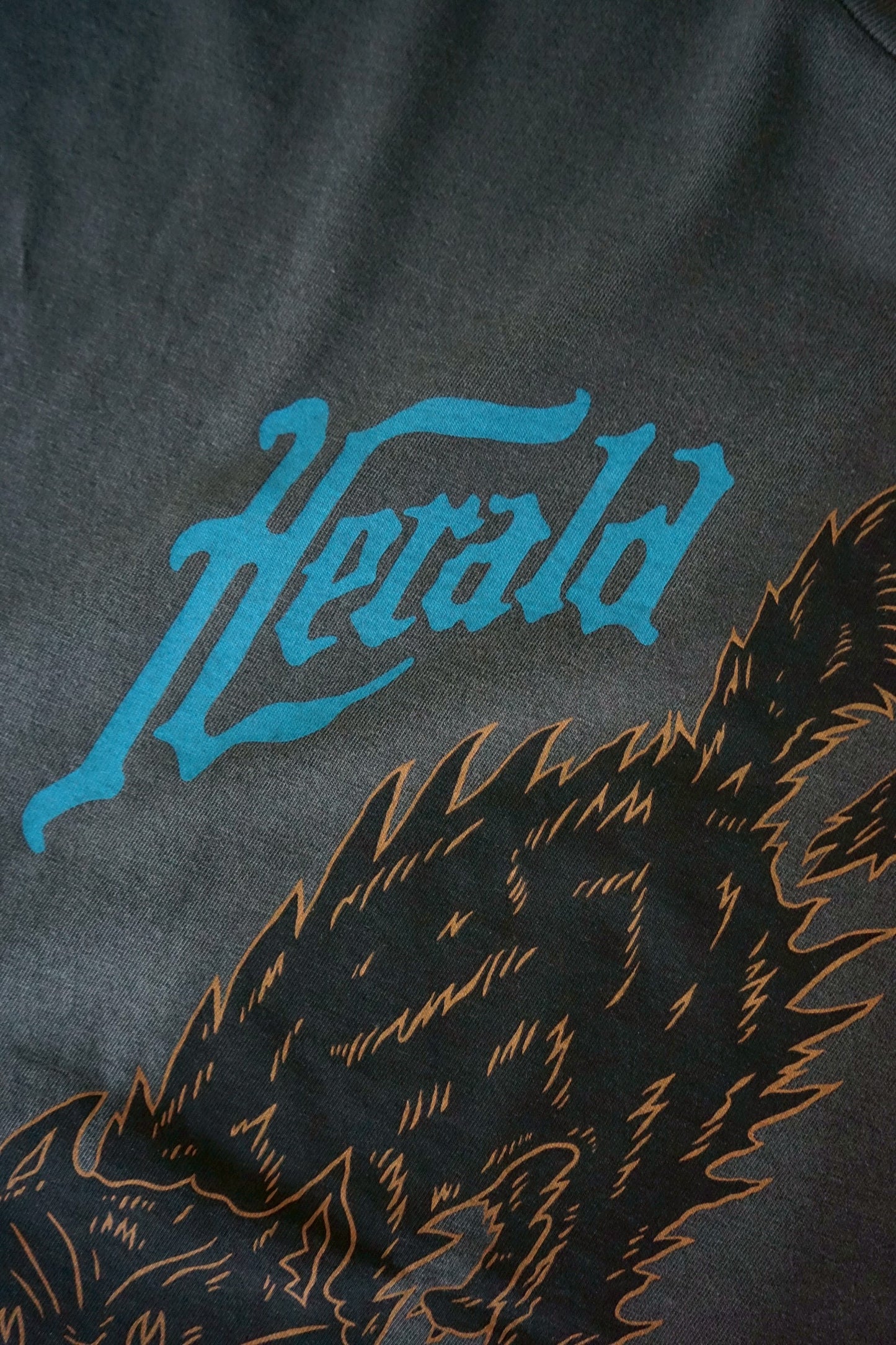 BLACK CATS TEE Herald × NUTS ART WORKS