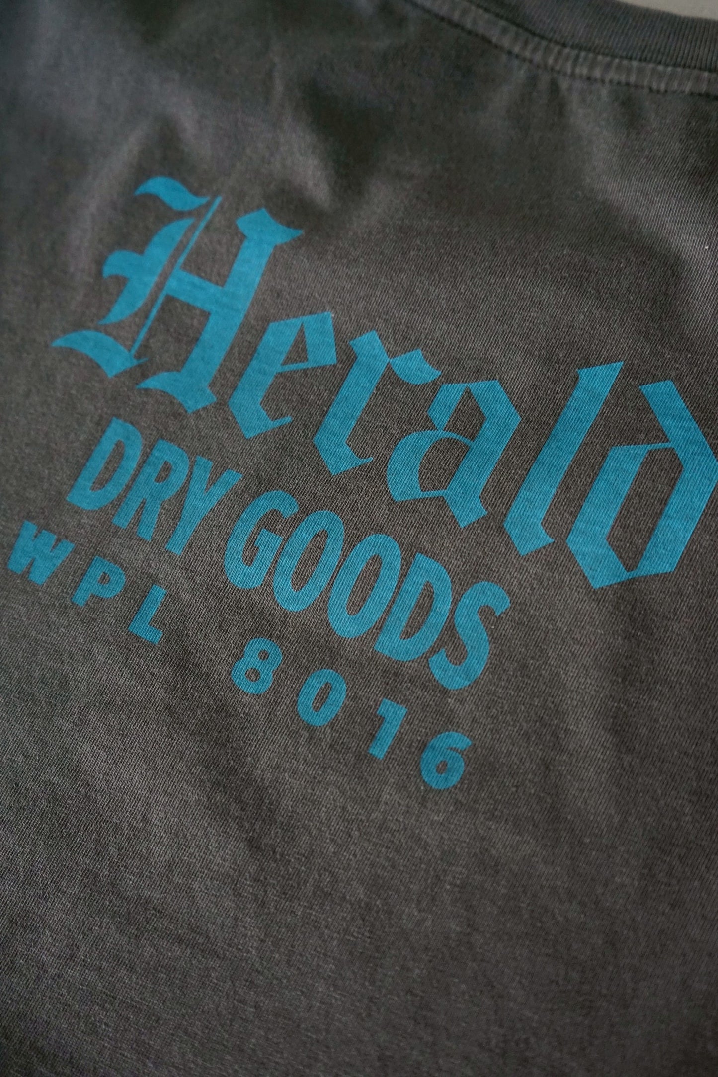 BLACK CATS TEE Herald × NUTS ART WORKS